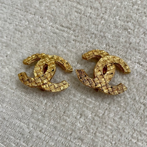 Chanel Woven Vintage CC Earrings - Picture 3 of 10